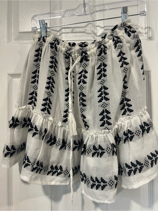 Elan Dresses & Skirts - Elan Black and white Patterned Ruffle Skirt